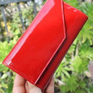 Billetera de cuero roja charol
